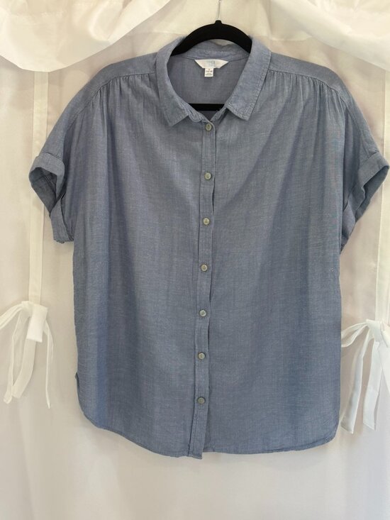 Time and Tru Tops - Chambray Short‑Sleeve Button‑Up – Size Large (12/14)